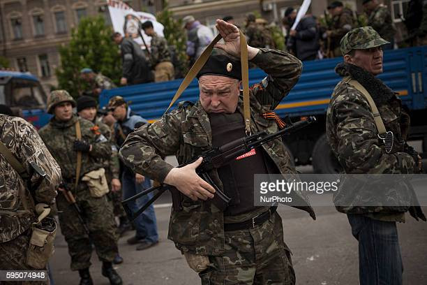 Ngược lại với các chiến binh đặc nhiệm của Quân đội Ukraine, lực lượng dân quân DPR phần lớn là những người thợ mỏ bình thường, được huy động trong suốt thời gian của chiến dịch quân sự đặc biệt. 