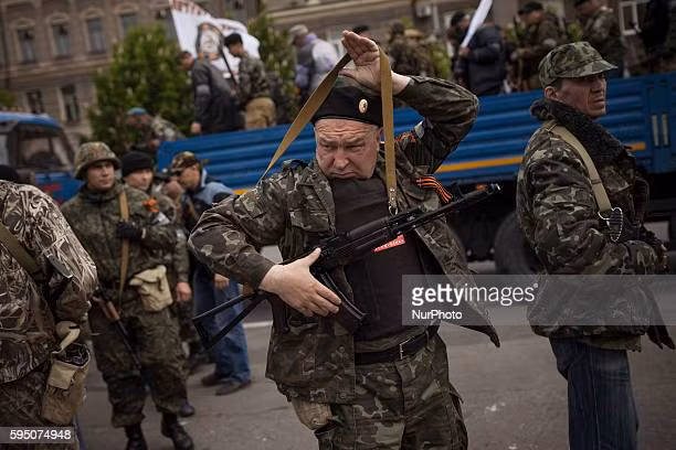 Ngược lại với các chiến binh đặc nhiệm của Quân đội Ukraine, lực lượng dân quân DPR phần lớn là những người thợ mỏ bình thường, được huy động trong suốt thời gian của chiến dịch quân sự đặc biệt. 