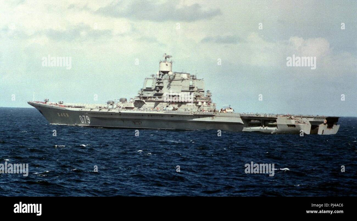 Mặc dù các loại tên lửa phòng không trang bị trên lớp tàu Kiev đều là tầm ngắn, nhưng hệ thống điều khiển hỏa lực của nó có khả năng quan sát và phóng tên lửa 360 độ, có độ tin cậy cao; đặc biết là khả năng chống lại các cuộc tấn công bằng tên lửa chống hạm của đối phương. 