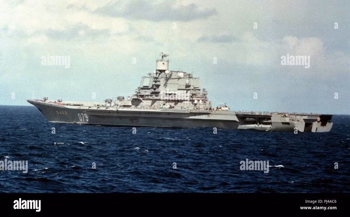 Mặc dù các loại tên lửa phòng không trang bị trên lớp tàu Kiev đều là tầm ngắn, nhưng hệ thống điều khiển hỏa lực của nó có khả năng quan sát và phóng tên lửa 360 độ, có độ tin cậy cao; đặc biết là khả năng chống lại các cuộc tấn công bằng tên lửa chống hạm của đối phương. 