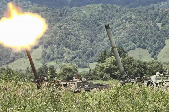 Quân đội Nga đang chuẩn bị mở đợt tấn công cuối cùng vào Nhà máy thép Azovstal, căn cứ trú ẩn của Tiểu đoàn Azov mang tư tưởng cực hữu ở Mariupol. Việc Nga sử dụng siêu cối 2S4 Tulip, có cỡ nòng 240mm, có thể bắn đạn pháo hạt nhân ở Mariupol, đã gây ra một số “bất an” ở một số nước NATO.