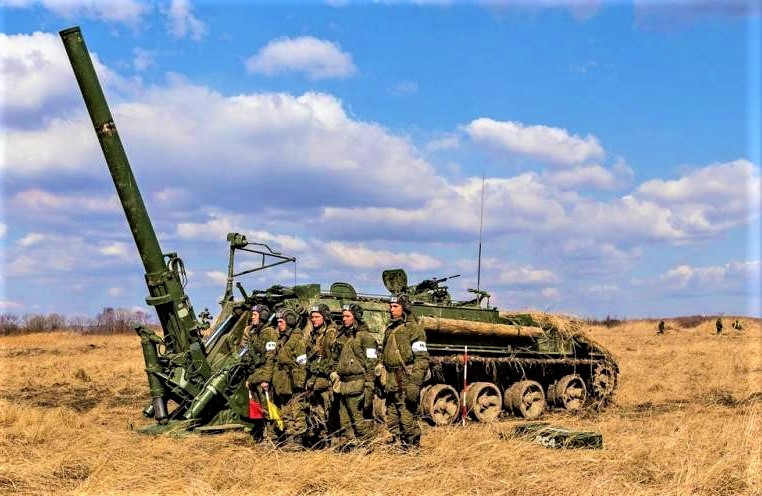 Trong suốt nửa thế kỷ phục vụ, pháo cối tự hành 2S4 Tulip đã nhiều lần tham gia các cuộc chiến khác nhau; đầu tiên là cuộc chiến ở Afghanistan, được Quân đội Liên Xô sử dụng để phá hủy các công sự tự nhiên bằng gạch và đá và đã chứng minh là có thể tiêu diệt thành công bất kỳ mục tiêu nào như vậy.