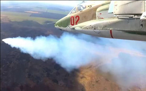 Ngược lại, mặc dù quân đội Nga vẫn có lợi thế, nhưng ưu thế trên không của họ liên tục bị suy giảm. Theo một tổ chức nghiên cứu độc lập về cuộc xung đột hiện nay ở Ukraine, số lượng máy bay chiến đấu mà quân đội Nga điều động ở khu vực Kherson đã ít hơn so với Ukraine.