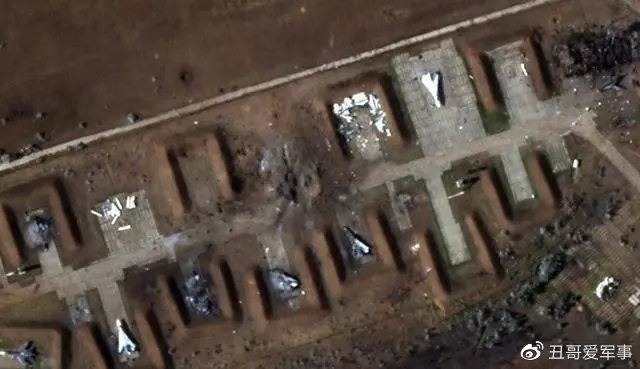 Hiện Trung đoàn Không quân độc lập số 43, thuộc Hạm đội Biển Đen của Hải quân Nga đóng tại căn cứ này, về cơ bản đã mất khả năng chiến đấu. Chính Trung đoàn Không quân độc lập 43 là lực lượng chính, hỗ trợ quân đội Nga tại khu vực Kherson.