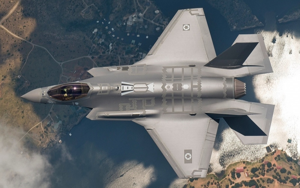 Ngoài ra, số máy bay chiến đấu tàng hình F-35I có trong biên chế Không quân Israel đã tham gia các cuộc không chiến tầm ngắn, đánh chặn UAV hoặc tên lửa hành trình. J-20 của Trung Quốc chưa bao giờ được tham chiến, do nước này không tham gia vào các hoạt động tác chiến ở nước ngoài.