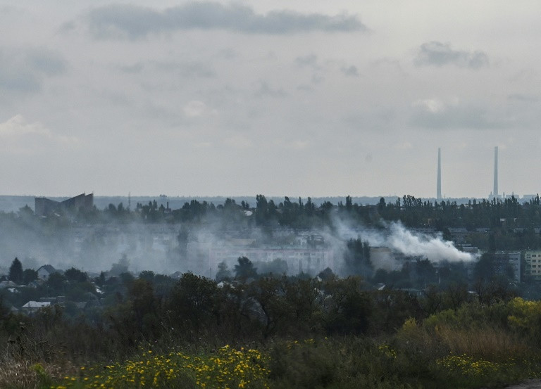Hiện đang cuối thu, đầu đông, thời tiết Ukraine đang xấu đi nhanh chóng, nhưng cuộc chiến diễn ra vẫn rất khốc liệt. Quân Ukraine cố gắng mở các cuộc phản công theo hướng Kuzemovka, nhưng bị pháo binh và pháo nhiệt áp TOS của Nga chế áp dữ dội, khiến quân Ukraine phải chịu tổn thất nặng nề.