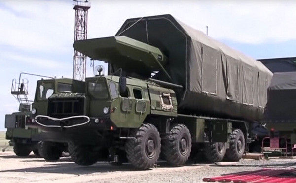 Trong khi đó, Nga rõ ràng đang triển khai tên lửa siêu thanh chiến thuật Kinzhal và chiến lược Avangard; cả hai loại tên lửa đều có khả năng mang đầu đạn hạt nhân. Trước tình hình như vậy, Israel muốn đi trước một bước và chuẩn bị sẵn sàng trước khi công nghệ siêu thanh của Nga hoặc Trung Quốc được xuất khẩu sang Trung Đông.