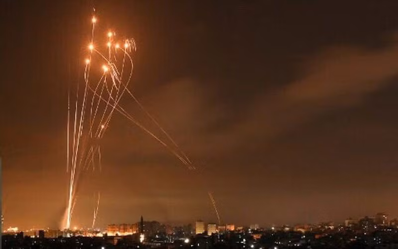 Các công ty quốc phòng Israel đã phát triển một hệ thống phòng không hiệu quả, được gọi là “Vòm sắt”, để bảo vệ đất nước khỏi các cuộc tấn công bằng tên lửa và pháo phản lực.