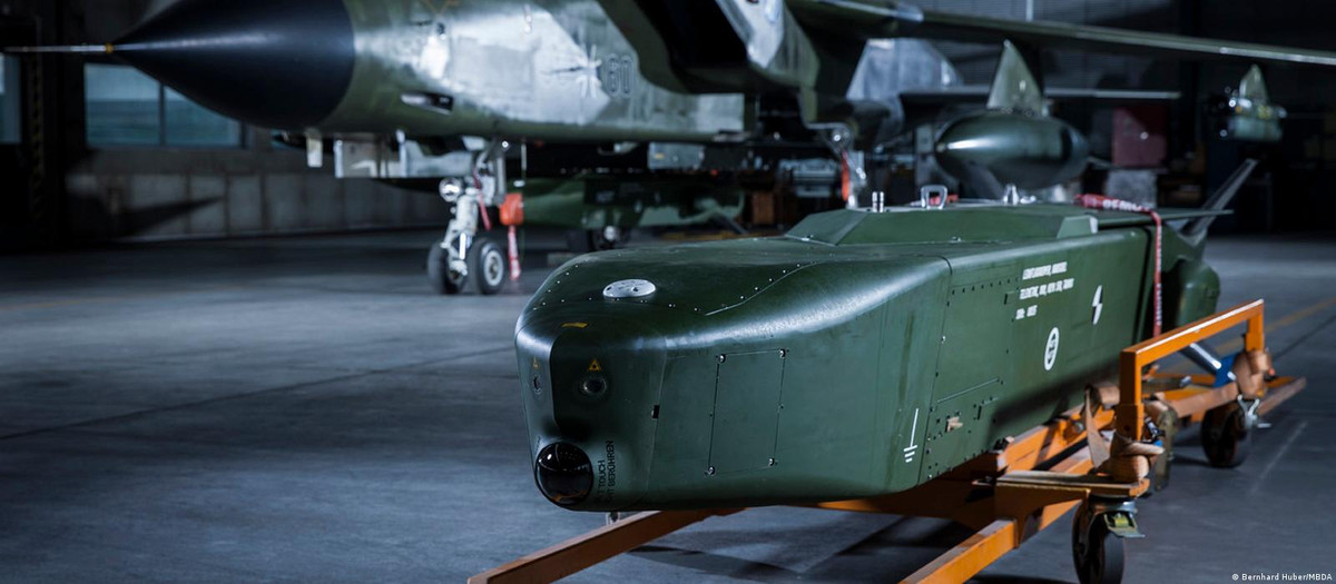 Cho đến nay, khoảng 600 tên lửa Taurus đã được sản xuất tại một nhà máy của công ty MBDA ở bang Bavaria. Tuy nhiên đại diện MBDA cho biết, họ không thể tiếp tục sản xuất, do hiện tại chưa ký thêm được hợp đồng vũ khí với Chính phủ Đức.. 