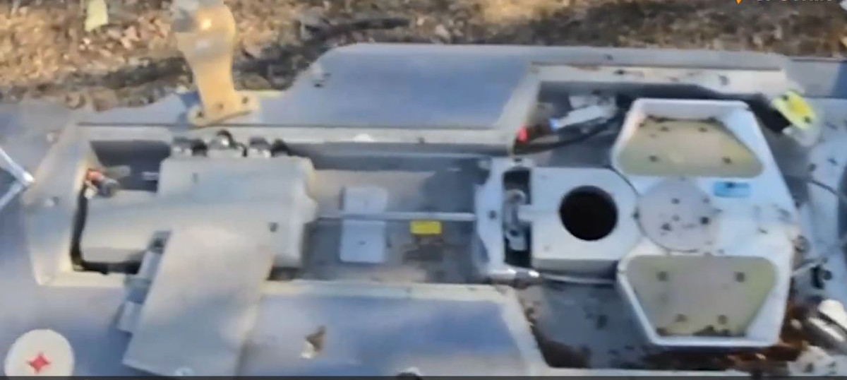 Trong video, các chuyên gia Nga đã giới thiệu phần đầu đạn BROACH, động cơ phản lực cũng như các vật liệu và một số linh kiện dùng để lắp ráp tên lửa Storm Shadow; bao gồm cả vật liệu composite dùng làm cánh tên lửa. 