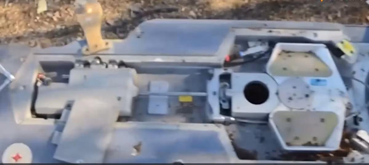 Trong video, các chuyên gia Nga đã giới thiệu phần đầu đạn BROACH, động cơ phản lực cũng như các vật liệu và một số linh kiện dùng để lắp ráp tên lửa Storm Shadow; bao gồm cả vật liệu composite dùng làm cánh tên lửa. 