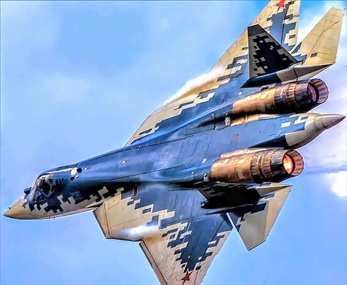Một mối đe dọa nữa với F-16 đó là những máy bay chiến đấu tàng hình Su-57 của Nga. Nếu Ukraine triển khai tiêm kích F-16, nhiều khả năng Su-57 sẽ được giao vai trò tác chiến tích cực hơn làm nhiệm vụ đánh chặn và chắc chắn Su-57 sẽ có lợi thế đáng kể so với F-16.