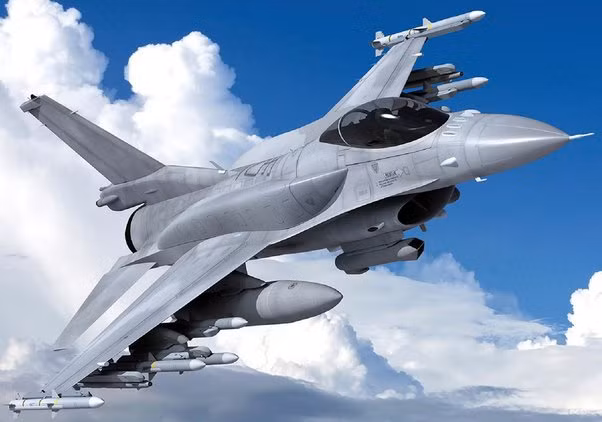 Nhưng theo các chuyên gia, không chắc những chiếc F-16 của Ukraine bay tuần tra chiếm ưu thế trên không sẽ hiệu quả như các máy bay chiến đấu có nhiệm vụ tương tự của Nga, do khả năng chế áp phòng không của Ukraine rất yếu.