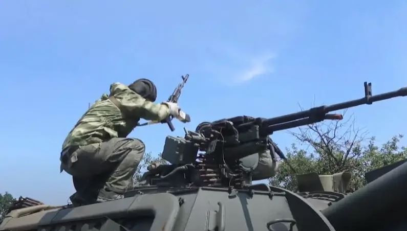 Kênh quân sự Rybar trên Telegram đưa tin, quân Nga đang tiến về Novobakhmutovka, mở rộng vùng kiểm soát của họ ở phía tây ngôi làng. Tại Semenovka, quân Nga đã có mặt ở trung tâm làng. Ngoài cuộc tấn công ở phía tây, họ tiếp tục phát huy thành công ở sườn phía bắc Avdiivka.