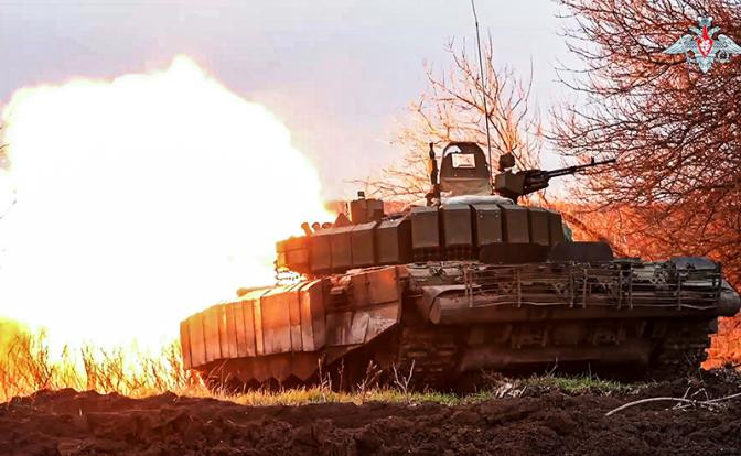 Do quân Nga chiếm được làng Berdychi, khiến thế trận của quân Ukraine càng thêm nguy kịch. Giới quan sát nhận định, sau khi củng cố thế trận phòng ngự tại đây, quân Nga sẽ có thể nhanh chóng tiến về Ocheretino từ phía nam và tiếp cận hậu phương của quân Ukraine đóng tại Umanskoye. (Nguồn ảnh: Ukrinform, Forbes, CNN, Topwar).