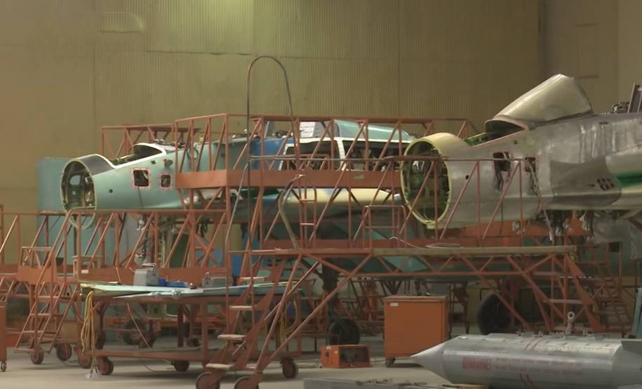 Điều đáng chú ý là đây không phải là lần đầu tiên, Quân đội Nga thực hiện đòn tấn công trực diện vào khả năng cất cánh, của số tiêm kích MiG-29 ít ỏi của Không quân Ukraine.