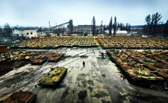 Trên thực tế, ngoài việc tấn công trực tiếp vào các cơ sở của Không quân Ukraine, các cơ sở sản xuất và bảo trì thiết bị hạng nặng của Quân đội Ukraine trước đó, cũng đã bị Quân đội Nga tiến công bằng hỏa lực.