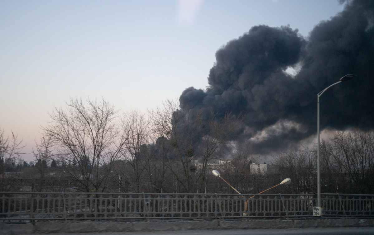 Đồng thời, hư hỏng các nhà chứa máy bay và các cơ sở khác tại Nhà máy Bảo dưỡng máy bay nhà nước Lviv, sẽ hạn chế khả năng sửa chữa cục bộ, đối với các máy bay chiến đấu bị hư hỏng do chiến đấu và càng làm trầm trọng thêm tình trạng thiếu máy bay chiến đấu hiện có của Không quân Ukraine.