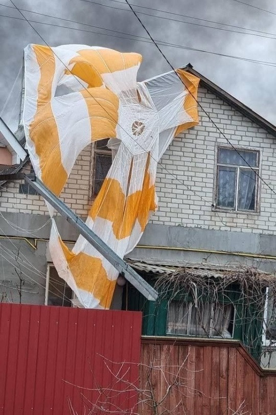 Được biết có hai phi công đã nhảy dù khỏi máy bay, điều này cho thấy, việc sử dụng phiên bản huấn luyện chiến đấu hoặc là máy bay chiến đấu hai chỗ ngồi; tuy nhiên vẫn chưa có tuyên bố chính thức nào của cả Nga và Ukraine về vấn đề này.