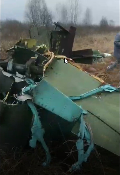 Các chuyên gia xác định đây là xác chiếc máy bay cường kích Su-25 không rõ danh tính, vì nó không có bất kỳ dấu hiệu nhận dạng nào và thiệt hại đến mức không thể phát hiện được.