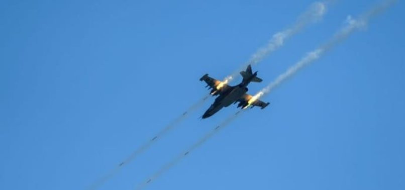 Được biết chiếc máy bay cường kích Su-25 này đã bị bắn rơi gần làng Makarov vài ngày trước. Đồng thời, mọi chi tiết về những gì đã xảy ra vẫn chưa được biết.