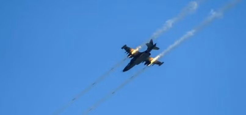 Được biết chiếc máy bay cường kích Su-25 này đã bị bắn rơi gần làng Makarov vài ngày trước. Đồng thời, mọi chi tiết về những gì đã xảy ra vẫn chưa được biết.