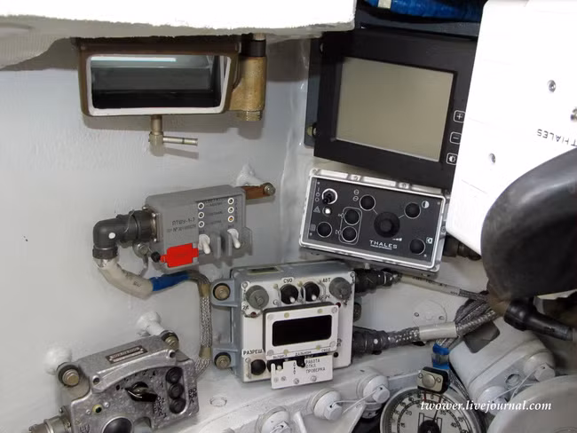 Kính ngắm ảnh nhiệt được Nga sản xuất, không chỉ để lắp trên xe tăng, mà còn được lắp đặt trên nhiều phương tiện chiến đấu mặt đất và mặt nước như xe chiến đấu bộ binh, pháo tự hành và các phương tiện chiến đấu bộ binh khác. 