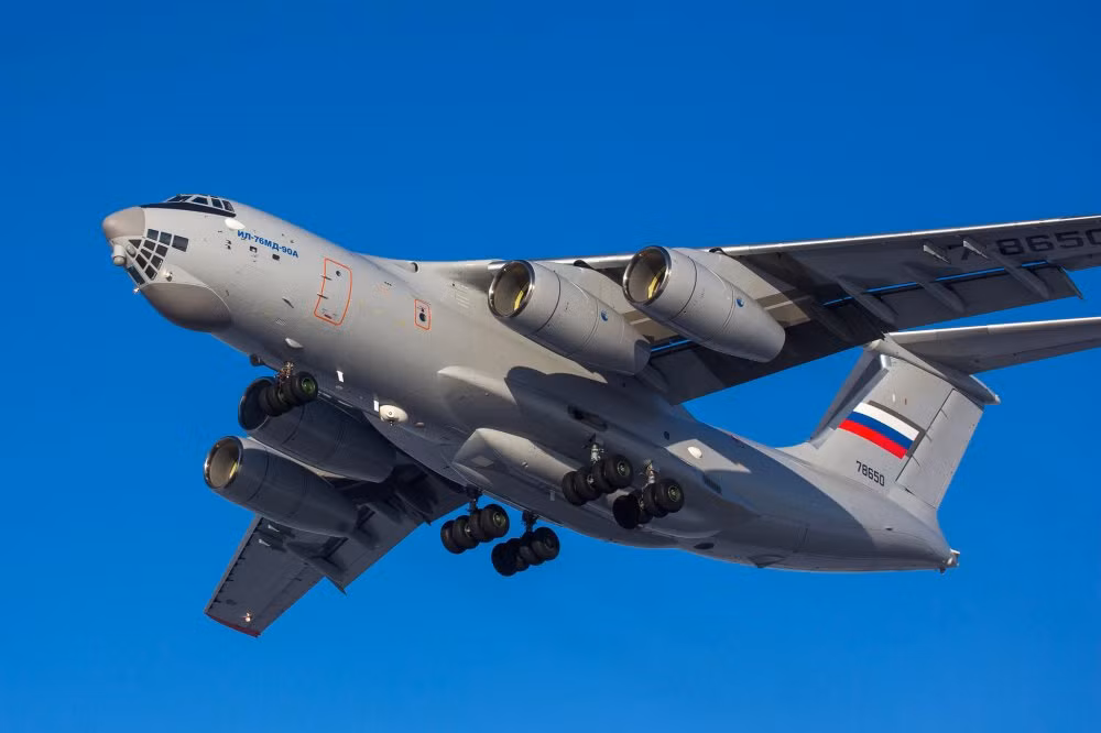 Vào sáng 28/12, các máy bay chiến đấu F-16 của Israel, nấp sau một máy bay vận tải quân sự Il-76D của Nga, đang chuẩn bị hạ cánh xuống căn cứ không quân Khmeimim; hành động này của máy bay Israel cực kỳ nguy hiểm, vì khi lực lượng phòng không Syria đánh trả, sẽ bắn trúng máy bay vận tải của Nga.