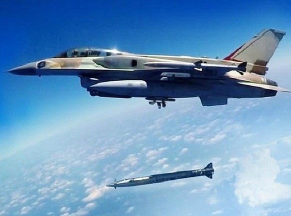 Hai chiếc máy bay chiến đấu F-16 của Không quân Israel, từ hướng Biển Địa Trung Hải, chứ không bay qua biên giới Syria – Israel, đã phóng bốn tên lửa dẫn đường vào các mục tiêu ở cảng Latakia của Syria.