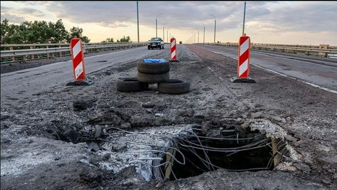 Ông Kumenyuk, người phát ngôn của Bộ chỉ huy tác chiến miền Nam Ukraine cho biết, sau một thời gian dài chuẩn bị, quân đội Ukraine đã phá hủy hơn chục kho đạn của quân đội Nga ở khu vực Kherson trong vài tuần qua, đồng thời phá hủy nhiều trận địa phòng không của quân Nga.