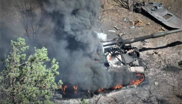 Trong thời gian gần đây, quân đội Ukraine đã sử dụng một chiến thuật mới, đó là tấn công vào các đầu mối tiếp tế, cầu, nhà ga và các mục tiêu khác của Nga. Với mục đích cắt đứt các tuyến đường vận chuyển hậu cần của quân đội Nga, cuối cùng đã buộc quân đội Nga phải rút lui, khi không đảm bảo được tiếp viện.