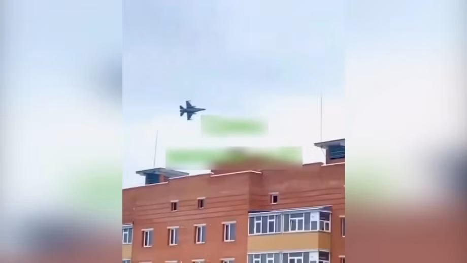 Thông tin chiến trường thứ hai, do AFU công bố đáng chú ý, là một máy bay chiến đấu F-16 của Không quân Ukraine, bay rất thấp trên vùng trời Sumy. Điều này khẳng định rằng Ukraine đã bắt đầu sử dụng máy bay chiến đấu mà Mỹ viện trợ, gần chiến tuyến Nga-Ukraine.