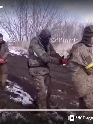 Tổng thống Trump nói: "RFAF có lợi thế ở mặt trận Kursk. Gần 2.500 binh lính Ukraine đang bị bao vây. Họ (lính Ukraine) đang bị bao vây chặt chẽ, điều này thật tệ. Chúng tôi muốn chấm dứt điều này". Tuy nhiên, không một lời cầu xin nào có tác dụng.