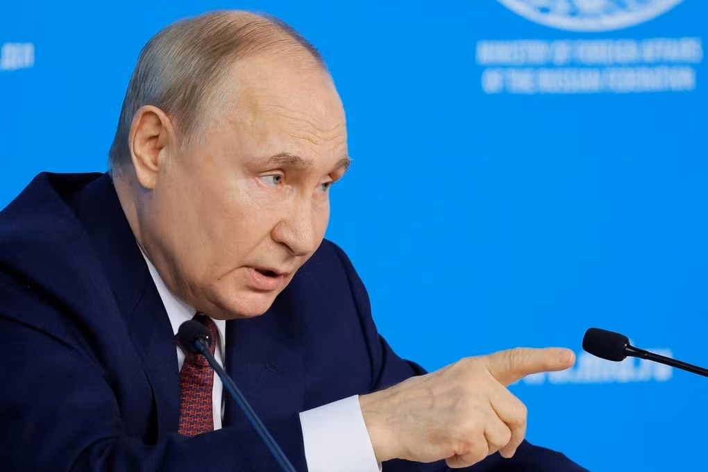 Tiếp đó vào ngày 19/3, Tổng thống Putin cho biết, RFAF đã tiến hành một loạt hoạt động "nhanh chóng, táo bạo, hiệu quả và hoàn thành việc đánh bại quân Ukraine ở Kursk". Tổng thống Putin tuyên bố, tất cả quân nhân Ukraine và lính đánh thuê nước ngoài ở Kursk đều là các đối tượng "khủng bố".