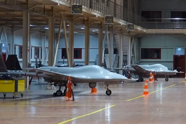 Còn trong thời gian tới, Ukraine có thể được nhận được 6 máy bay không người lái UAV TB2 mới nhất của Thổ Nhĩ Kỳ; những chiếc UAV mới này, hoàn toàn có thể chống lại, các hệ thống tác chiến điện tử của Quân đội Nga.