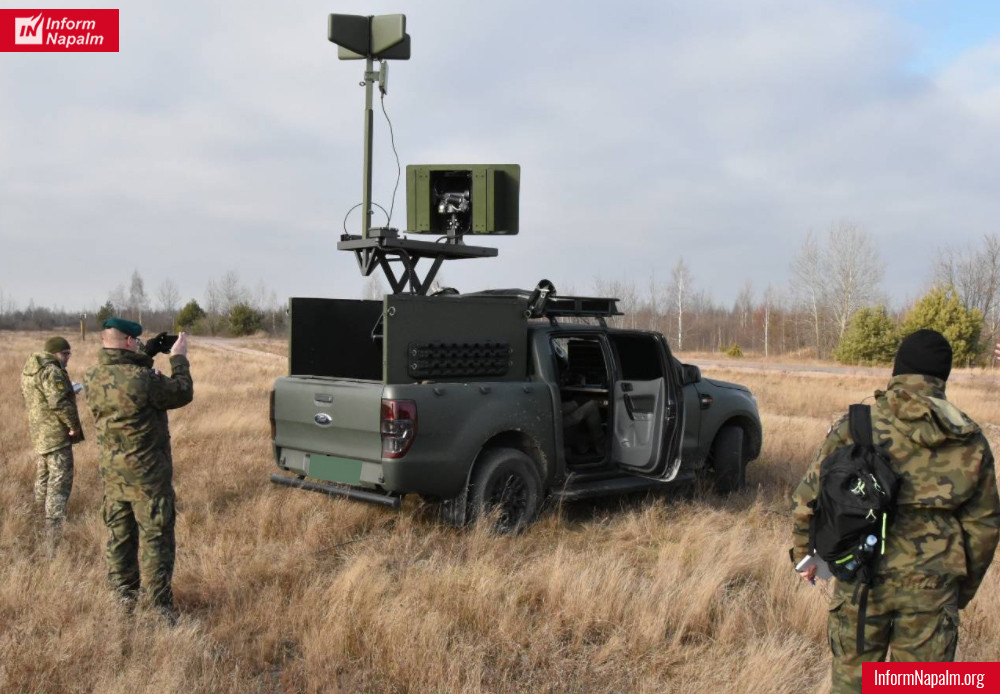 LPR cho rằng bằng cách này, Quân đội Ukraine đã cố gắng ngăn cản các quan sát viên của OSCE phát hiện ra thiết bị quân sự của họ, ở những khu vực này.