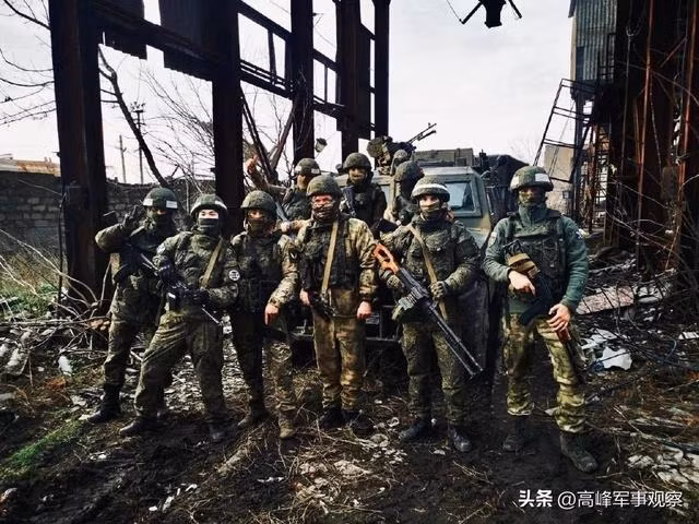 Trong khi tình hình ở Soledar cơ bản đã “ngã ngũ”, thì ở thành phố Bakhmut cách Soledar 12 km, giao tranh ác liệt đang diễn ra ở ngoại ô thành phố này.