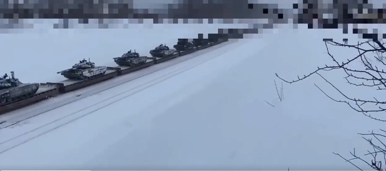 Mặc dù Tổng thống Belarus, ông Lukashenko chỉ vừa chính thức tuyên bố hoàn thành việc thành lập một nhóm quân chung Nga-Belarus trên lãnh thổ Belarus; thì ngay lập tức, đã có hai đoàn tàu vận chuyển các thiết bị quân sự đã đến lãnh thổ Belarus trong hai ngày 12 và 13/1. 