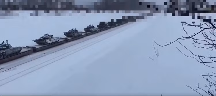 Mặc dù Tổng thống Belarus, ông Lukashenko chỉ vừa chính thức tuyên bố hoàn thành việc thành lập một nhóm quân chung Nga-Belarus trên lãnh thổ Belarus; thì ngay lập tức, đã có hai đoàn tàu vận chuyển các thiết bị quân sự đã đến lãnh thổ Belarus trong hai ngày 12 và 13/1. 