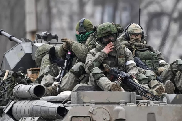 Sau khi mất quyền kiểm soát Soledar, Lực lượng vũ trang Ukraine đã chuyển khoảng 3 nghìn quân từ Soledar đến khu vực Bakhmut; qua đó tăng cường đáng kể khả năng phòng thủ của thành phố. Ngược lại, quân Nga sau khi tràn ngập Soledar, cũng dồn lực lượng chuẩn bị tổng tấn công Bakhmut.