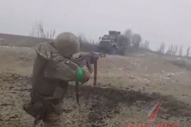 Hiện tại, lực lượng liên quân Nga đã cơ bản kiểm soát thị trấn Soledar, thuộc vùng Donbass miền Đông Ukraine. Trước tình hình chiến sự bất lợi, Mỹ và phương Tây như ở thế ngàn cân treo sợi tóc, lập tức tuyên bố sẽ tăng tốc viện trợ cho Ukraine, để quân đội Ukraine có thể nhận được viện trợ quân sự của phương Tây trong thời gian sớm nhất.