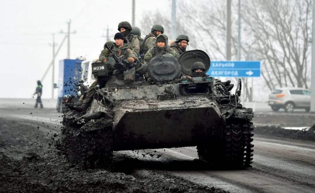 Thư ký báo chí của Tổng thống Nga Putin, ông Dmitry Peskov cho biết, các hoạt động quân sự đặc biệt của Nga tại Ukraine vẫn đang tiếp diễn; điều này cho thấy Nga sẽ không thay đổi bản chất của cuộc xung đột trong thời gian ngắn.