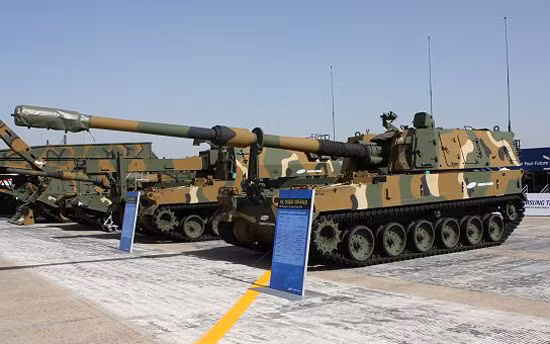 Ví dụ, pháo tự hành K9 có thể được sản xuất với sản lượng 200 khẩu mỗi năm, điều kiện giao hàng nhanh chóng, năng lực hỗ trợ bảo hành hùng hậu, hứa hẹn nâng cấp liên tục và chi phí giá thấp hơn, nhờ quy mô nền kinh tế quốc phòng lớn của Hàn Quốc.