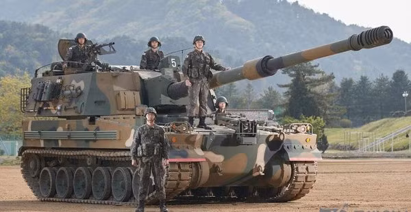 Cả xe tăng K2 và pháo tự hành K9 đều cho thấy lợi thế quan trọng của Hàn Quốc với tư cách là một nhà xuất khẩu vũ khí lớn và uy tín; đó là quy mô của các cơ sở công nghiệp dân dụng và năng lực công nghiệp quân sự của nước này.