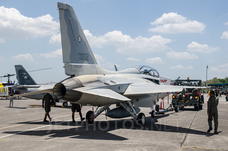 Trên thực tế, FA-50 là một phiên bản gần của máy bay huấn luyện T-50, hiệu suất được coi là loại có năng lực nhất của máy bay chiến đấu hạng nhẹ. Các biến thể huấn luyện và chiến đấu của T-50, đã được xuất khẩu rộng rãi từ Senegal, Iraq đến Philippines và Indonesia. Đáng chú ý là cả Mỹ và Canada đều sử dụng loại máy bay này. 