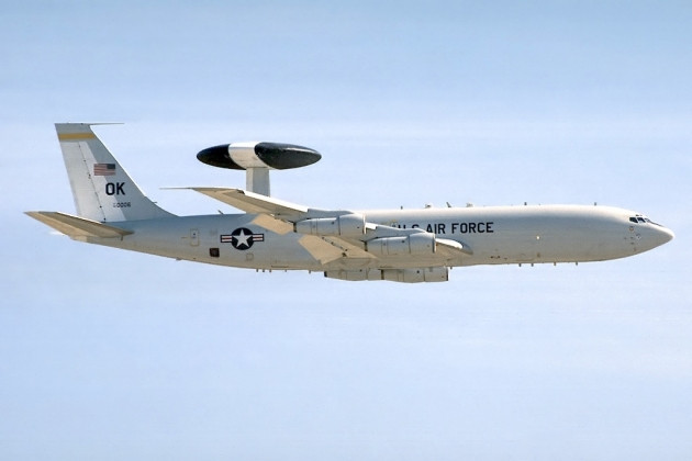 Một trong hai chiếc trinh sát cơ E-3C chủ yếu dùng để điều chỉnh các cuộc tấn công, và chiếc thứ hai là ở một khoảng cách đủ để thực hiện quyền kiểm soát, đối với sự di chuyển của các lực lượng chiến đấu trong khu vực.