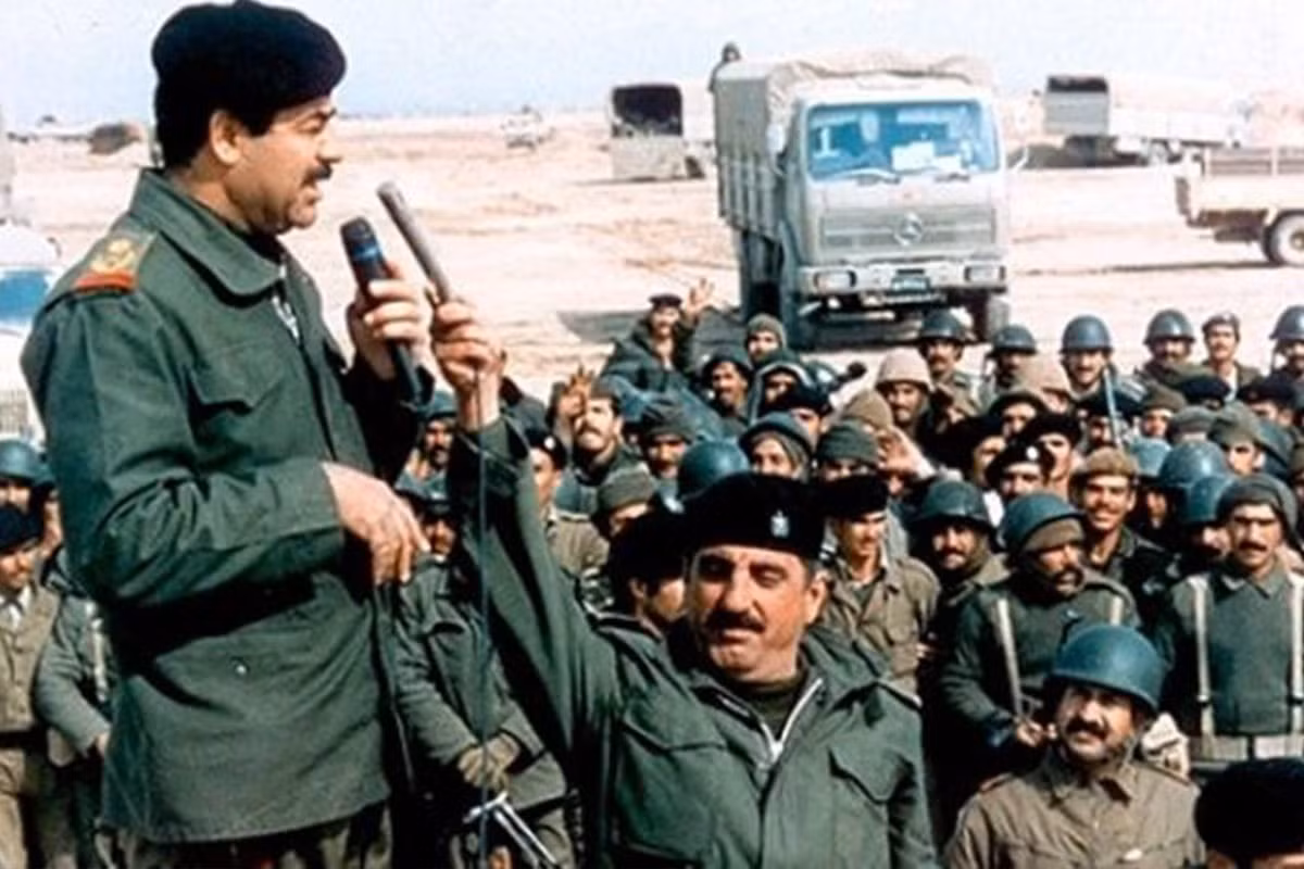 Cuộc xâm lược bắt đầu vào ngày 2/8/1990, khi quân đội Iraq cáo buộc Kuwait khoan trộm dầu của nước này và đưa 400.000 quân vào xâm lược. Vài ngày sau đó Saddam Hussein đã công bố Kuwait là tỉnh thứ 19 của Iraq. Sự kiện đã mở đầu cho Chiến tranh Vùng Vịnh sau đó.