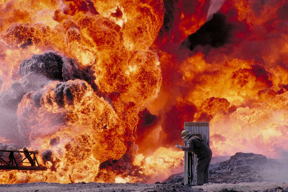 Nền kinh tế Mỹ và thế giới đều ít nhiều chịu ảnh hưởng. Nhiều người cho rằng đây là một đòn đã được Tổng thống Iraq khi đó là Saddam Hussein tính sẵn nhằm vào kinh tế Mỹ nếu bị đánh bại.