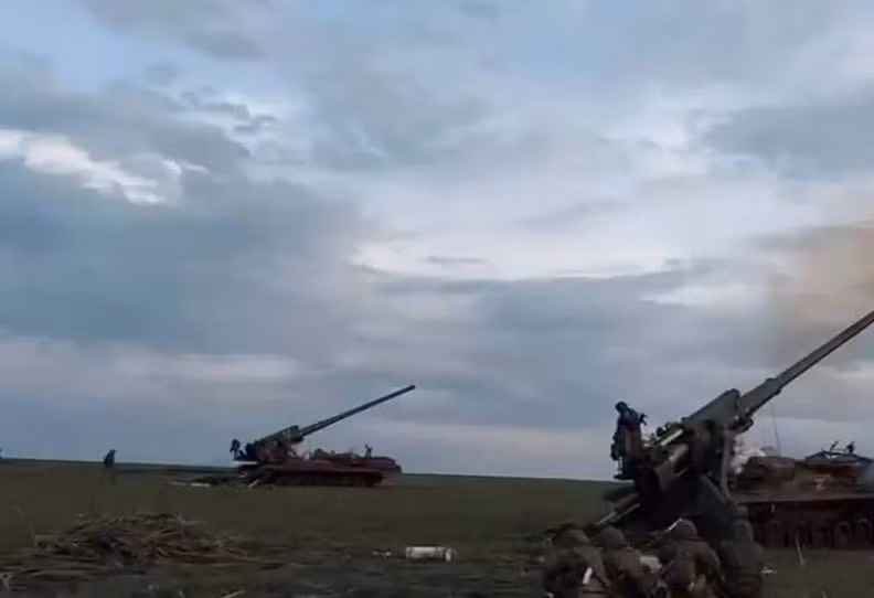 Trước đó, quân đội Ukraine đã sử dụng pháo đài Avdivka để bắn phá “thủ đô Donetsk” của nước cộng hòa tự xưng Donetsk (DPR) trong hơn 8 năm; đây thực sự là “cái gai” quân Nga phải nhổ, khi nơi đây là trận địa pháo bắn vào khu vực Donetsk do Nga kiểm soát. 