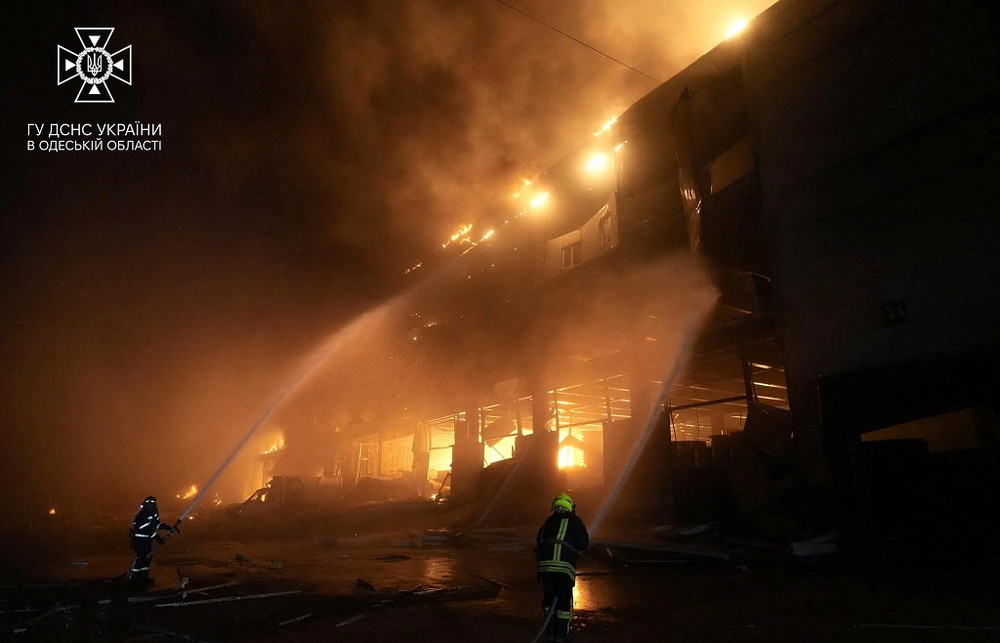 Các nguồn tin Ukraine cũng như người dân địa phương ở Odessa cho biết, trong đêm tấn công tổng lực bằng UAV của Nga, đã có nhiều vụ nổ ở khu vực Krayan và Zastava. Ở đây có các doanh nghiệp công nghiệp lớn cũng như các tuyến đường sắt nối trung tâm thành phố với cảng.